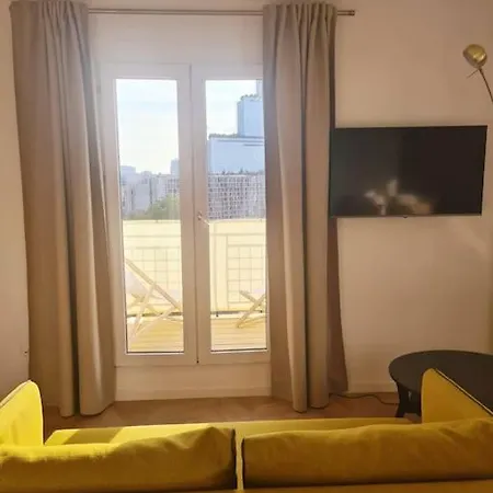 Balcony Floor 아파트