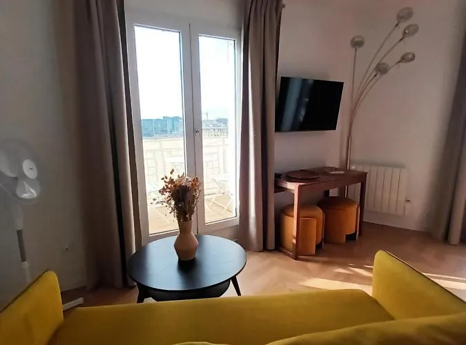 公寓 Balcony Floor