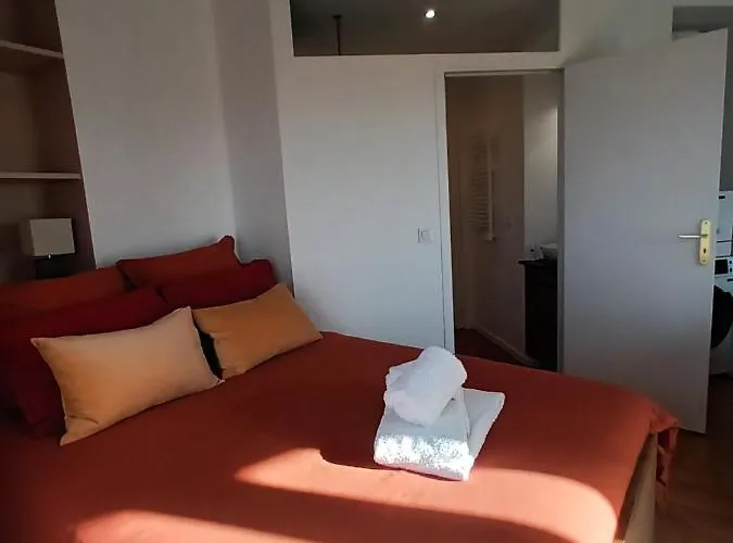 Balcony Floor 公寓 *