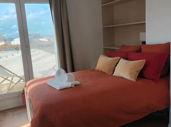 Balcony Floor 公寓