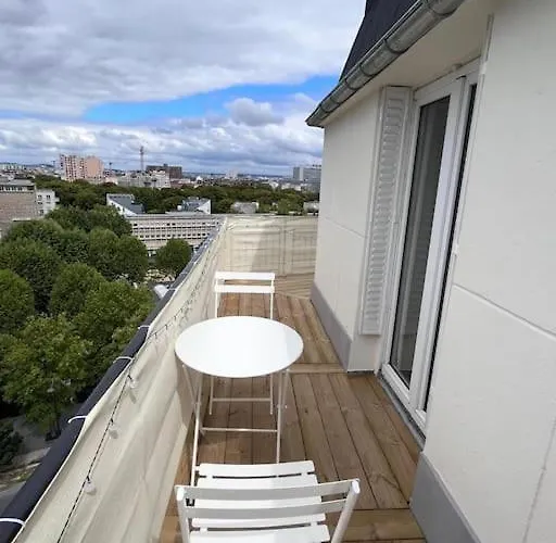 Balcony Floor 公寓