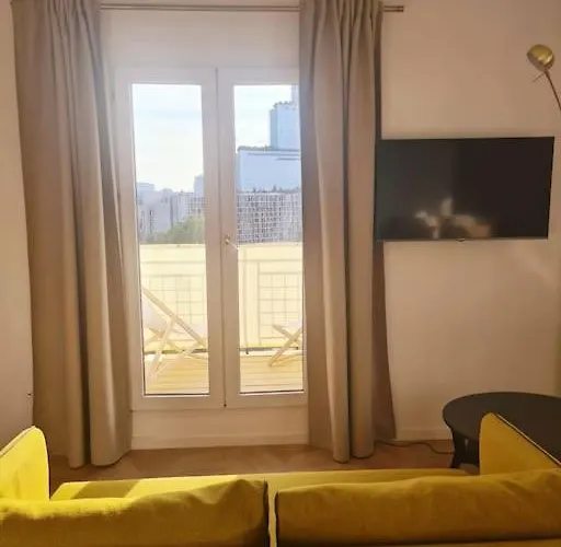 Balcony Floor 公寓