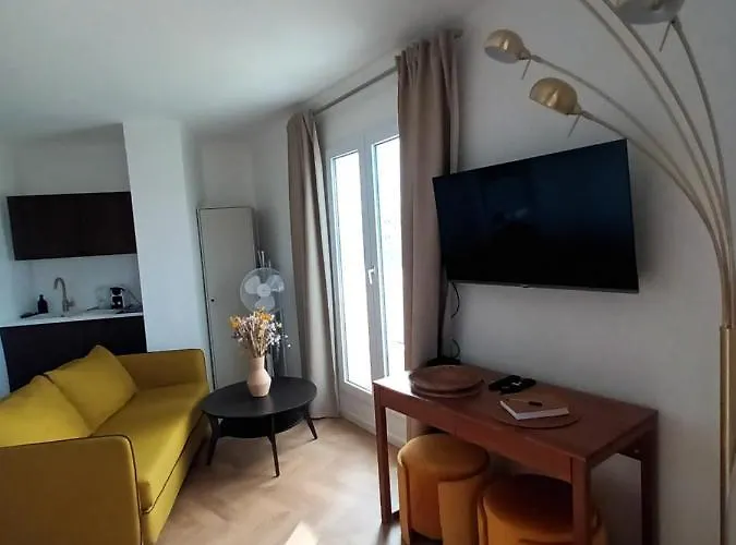 Balcony Floor 公寓